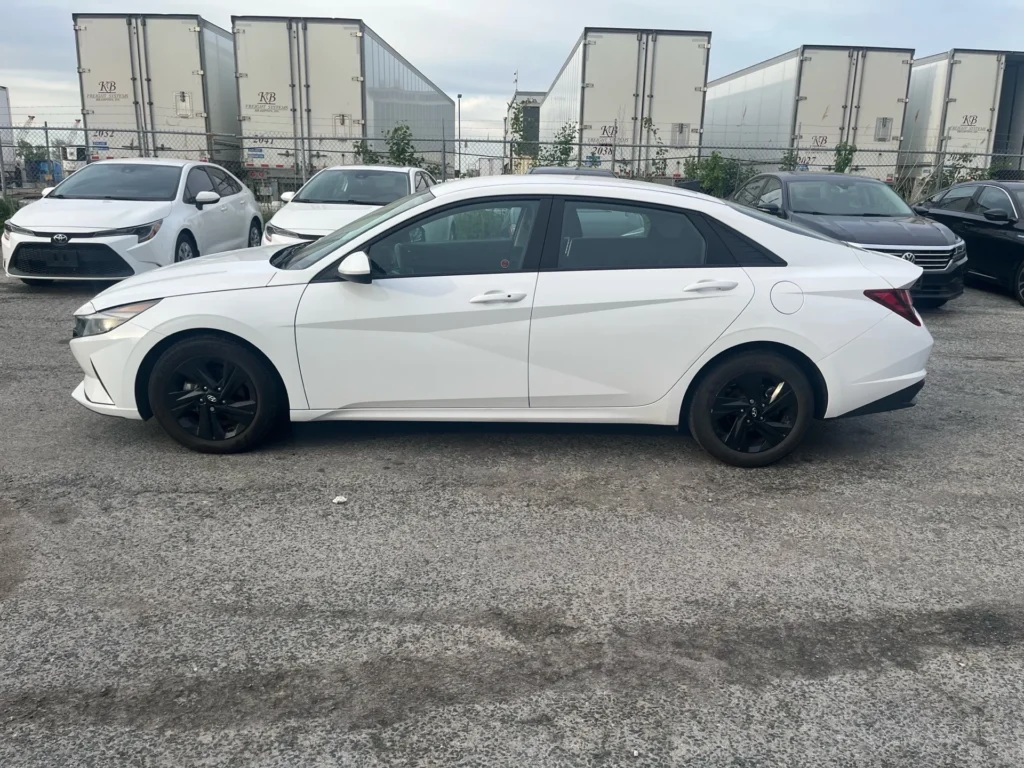 2023 Hyundai Elantra Preferred IVT 4 2023-Hyundai-Elantra-2113363032822304