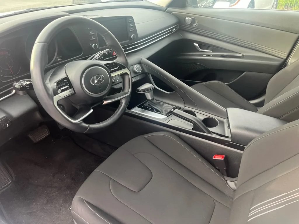 2023 Hyundai Elantra Preferred IVT 7 2023-Hyundai-Elantra-8353566294949253