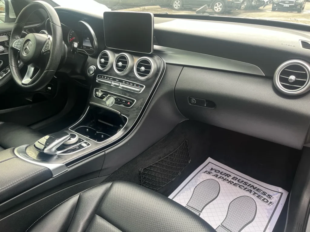2018 Mercedes-Benz C 300 4MATIC Sedan 8 mercedezbenz1